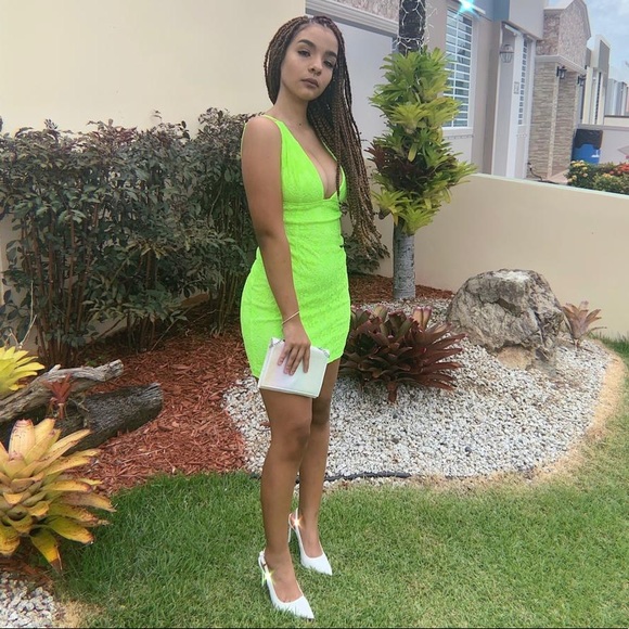 Neon lace dress - Picture 3 of 3